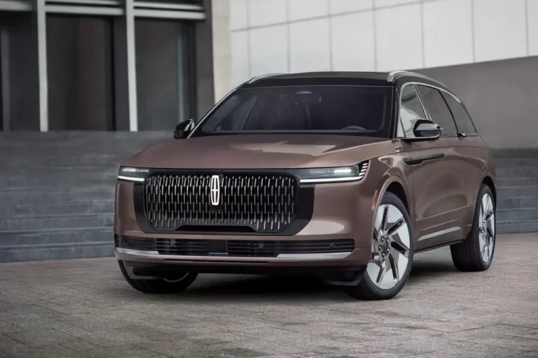 Lincoln презентував рестайлінговий кросовер Nautilus