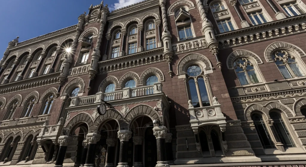 НБУ застосував заходи впливу до 3 фінустанов